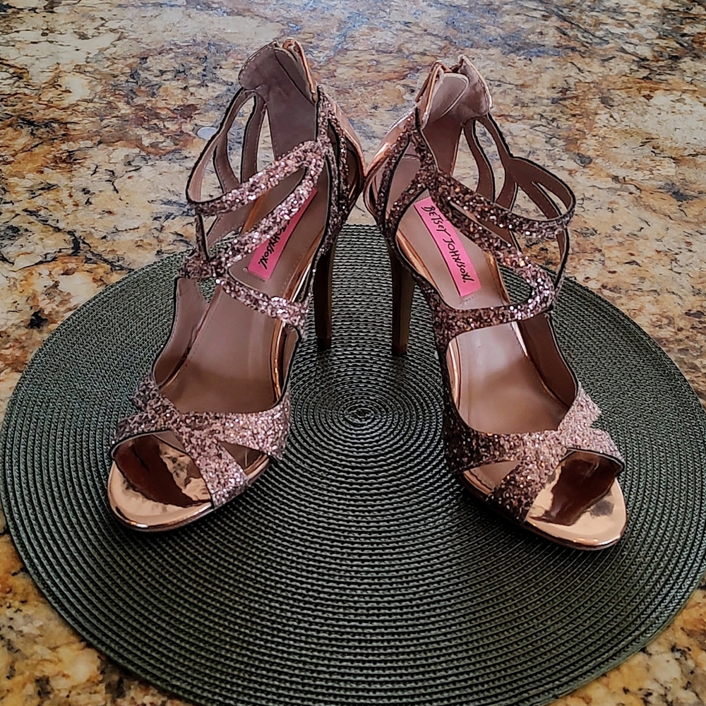 Betsey Johnson sparkly Raqui 4.5" heels, champagne sz 7, beautiful.